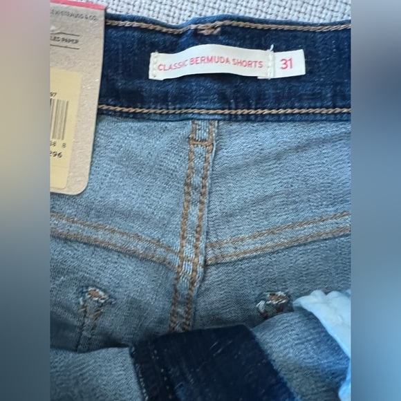 Levi Shorts - Picture 4 of 4
